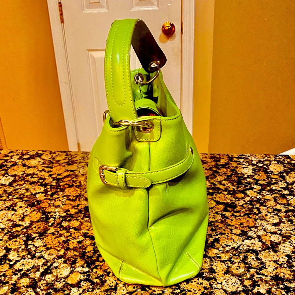 Gorgeous Tommy Hilfiger Classy Hobo Bag💚Very Classy in Brand New Condition.